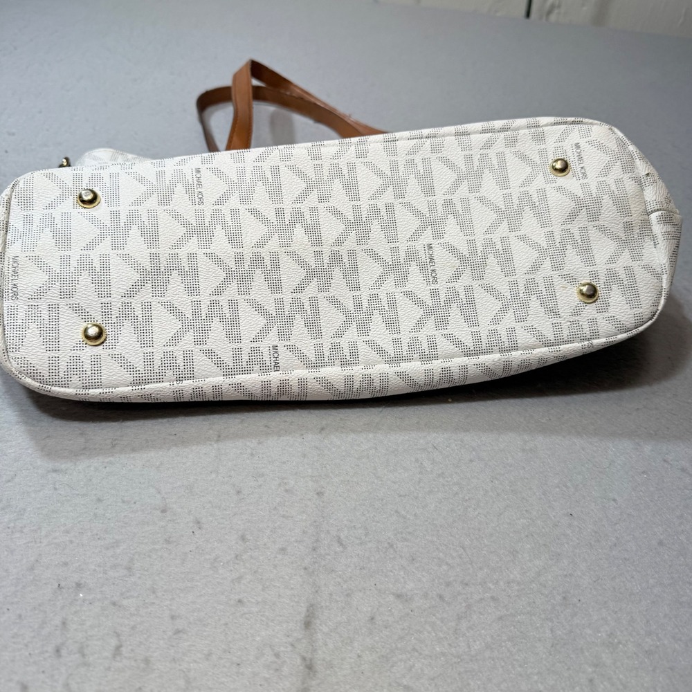 Michael Kors MK Signature Satchel – White/Vanilla‎ Logo, Top-Handle Tote Purse - Picture 6 of 13